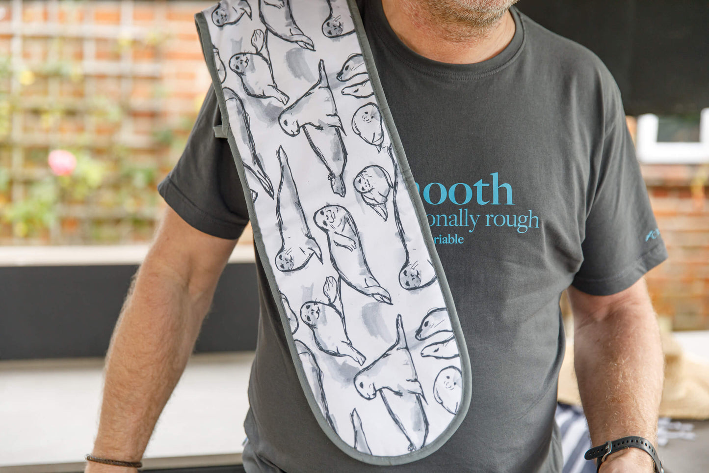 Seals oven glove with durable padding for outdoor and indoor cooking – Creek Lifestyle